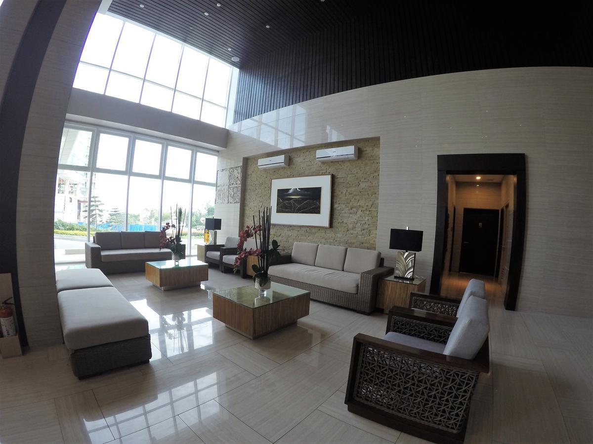 Wind Residence Condo - Tagaytay By Jaderooms Tagaytay City Esterno foto