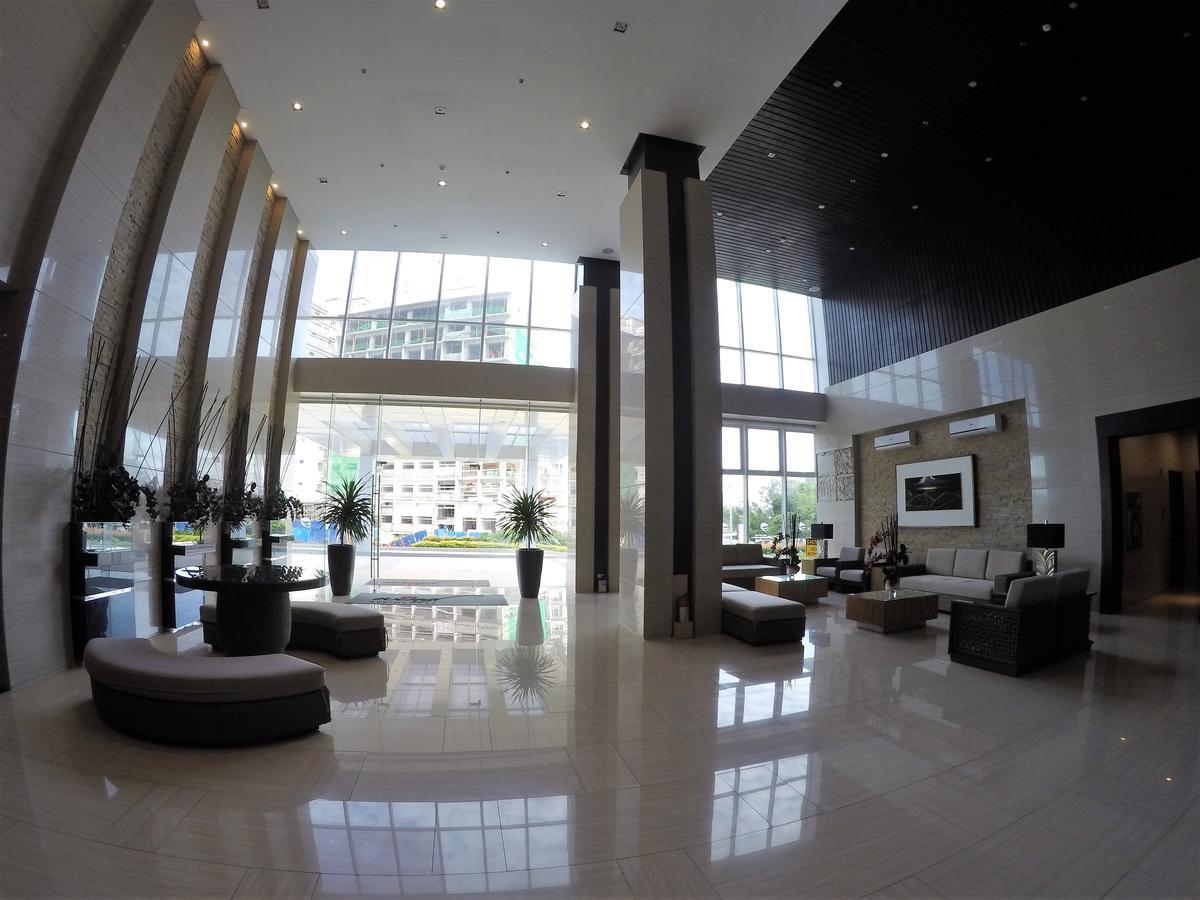 Wind Residence Condo - Tagaytay By Jaderooms Tagaytay City Esterno foto