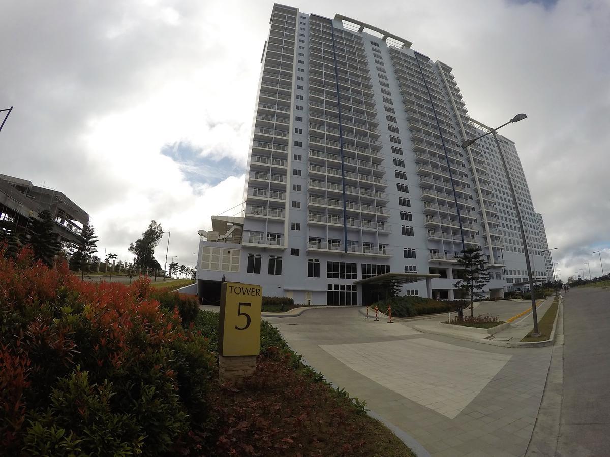Wind Residence Condo - Tagaytay By Jaderooms Tagaytay City Esterno foto